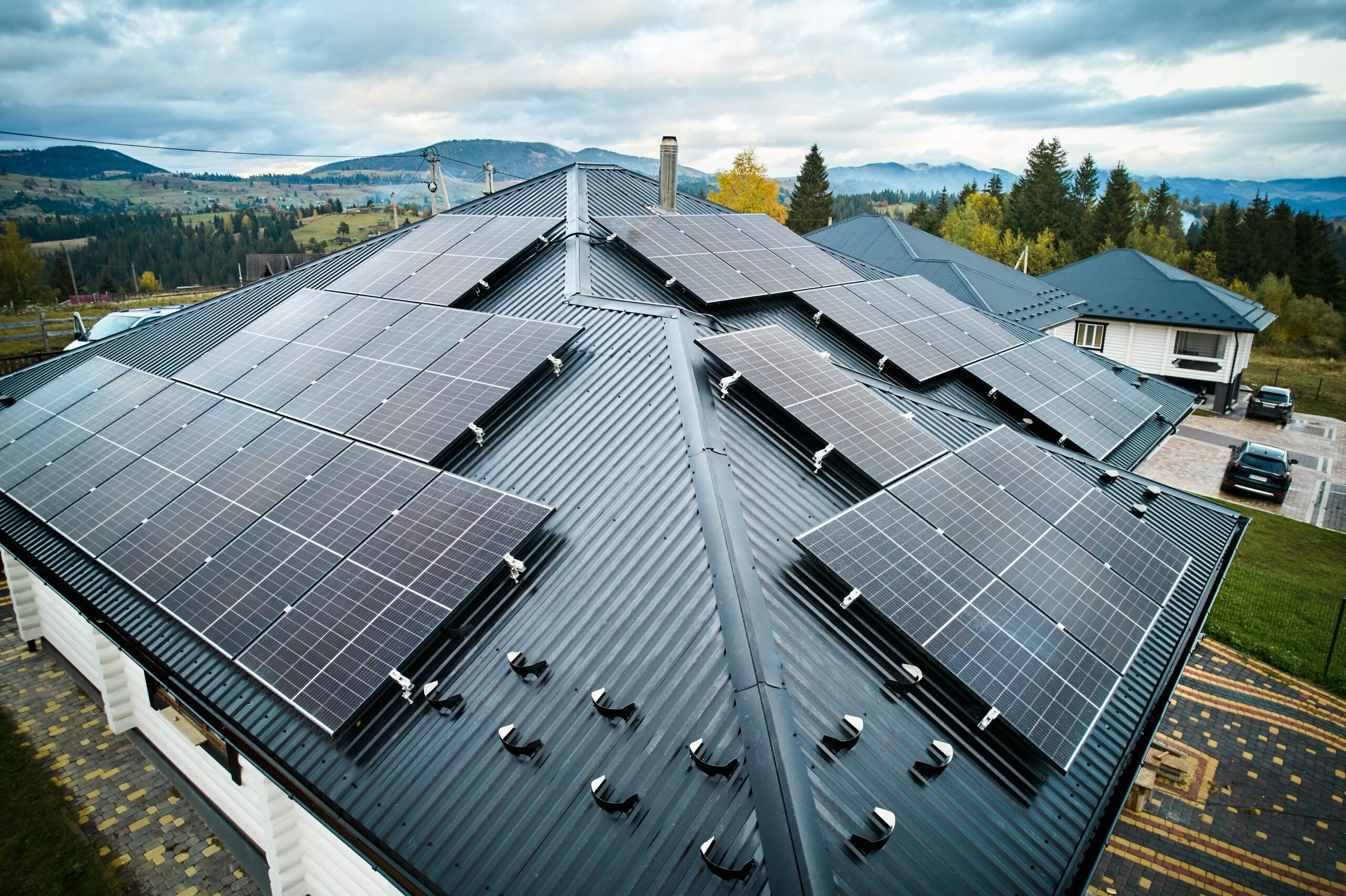 Löschmittel und Brandbekämpfung bei Photovoltaikanlagen und Batteriespeichern
